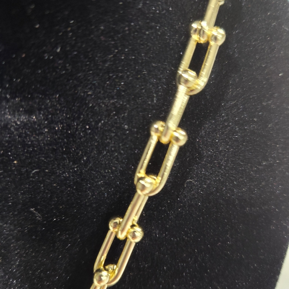 Authentic Lv Lock On Unbranded Chain - image 2